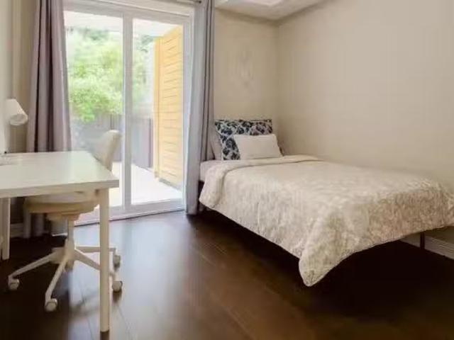 Room in 5 Bed 2 Bath Bedroom E
