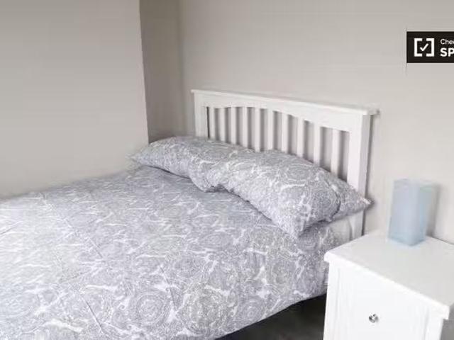 Room in 5 bedroom apartment for rent in Whitehall, Dublin
