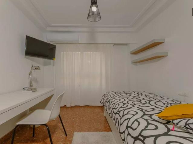 Room in 6 bedroom apartment for rent in Burjassot, Valencia