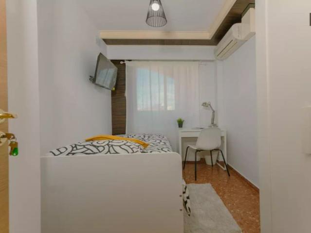 Room in 6 bedroom apartment for rent in Burjassot, Valencia