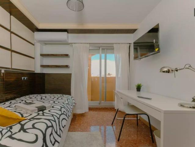 Room in 6 bedroom apartment for rent in Burjassot, Valencia