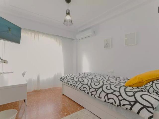 Room in 6 bedroom apartment for rent in Burjassot, Valencia