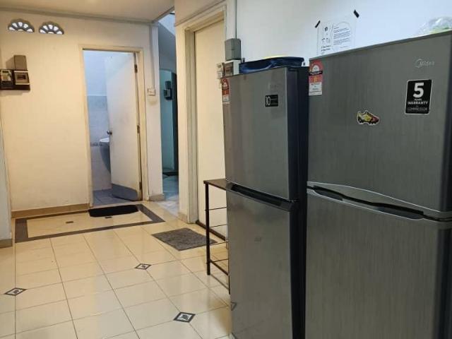 Room rent at Jalan Wawasan Pusat Bandar Puchong. 3mins SETIA WALK MALL 5mins Sport Arena @ Puchong 5mins Io