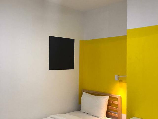 Room Rent At Maluri Modern Newly Renovated Unit Walking Distance To Public Transport