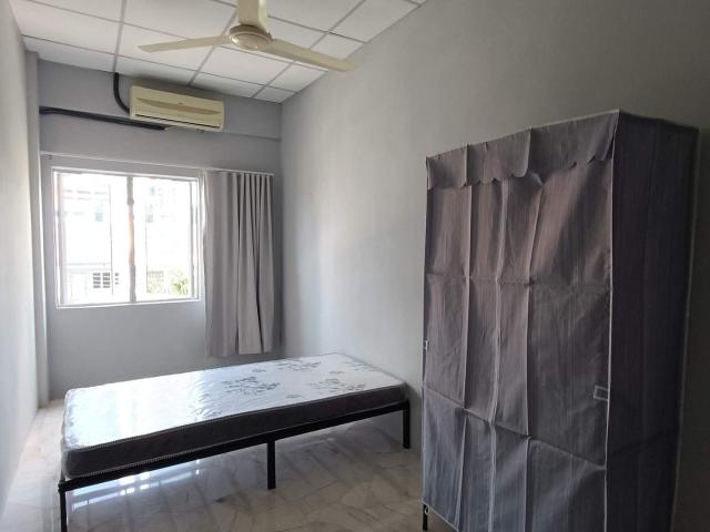 Room rent at Taman Desa Aman near MRT Tmn Muitiara