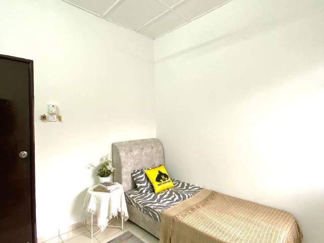 Room rent at taman puncak jalil, pavilion bukit jalil