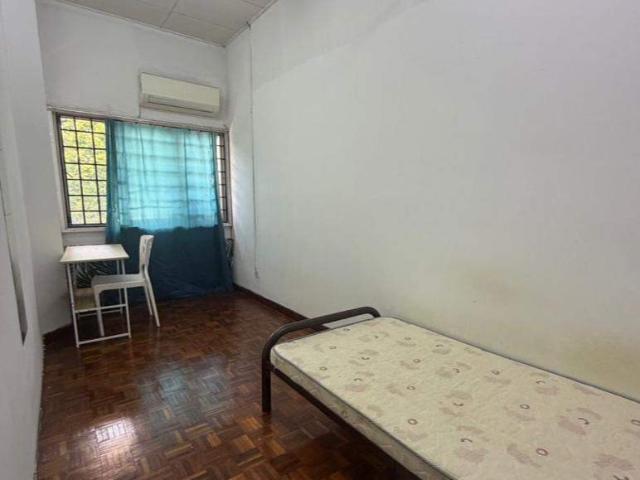 Room Rent Bandar UtamaLocation Near1 Utama Shopping Mall, Bandar Utama MRTSuper Promo1 Month DepositZero Deposit