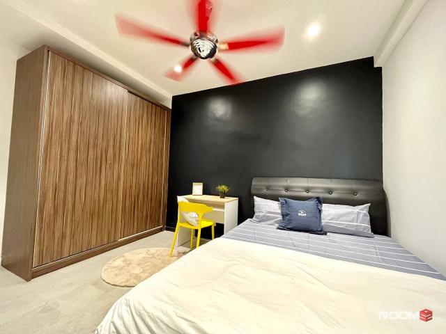 Room Rent Linked With LRT Chan Sow Lin NO DEPOSIT Room At Townhouse Style Condo !