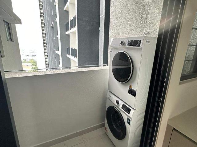 Room Rent w/ Private Bath 1 Min Pudu LRT Velocity Maluri TRX Pavilion