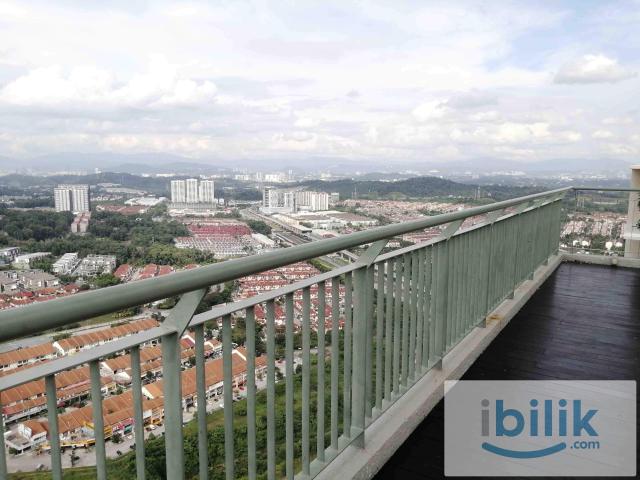 Room rental queen bed with aircond Malaysian female unit at Sfera Residence Puchong South