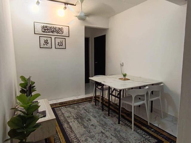 Room Stay Kelisa Ria Master Bedroom