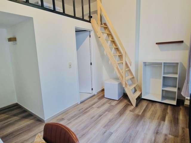 Room shared, 7 bedroom flat in Brussels