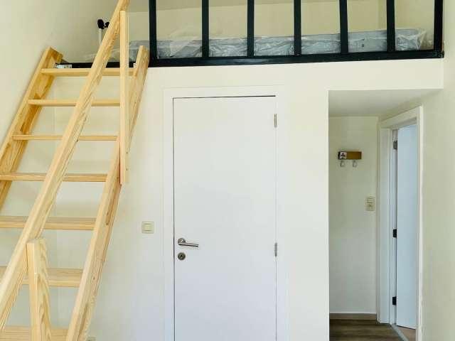 Room shared, 7 bedroom flat in Brussels