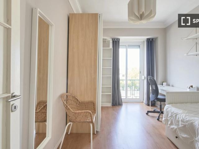 Quarto disponível para alugar em apartamento compartilhado com 6 quartos em Lisboa