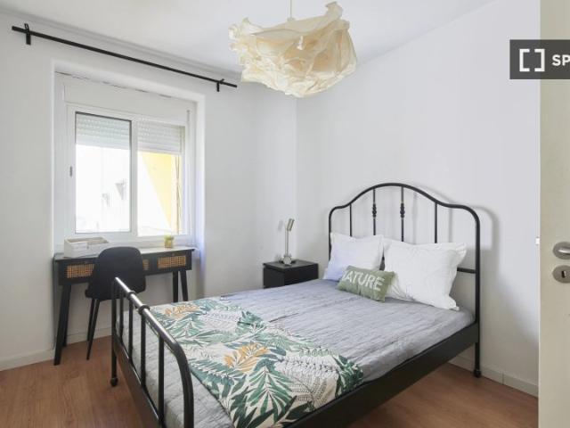 Quarto disponível para alugar em apartamento compartilhado com 6 quartos em Lisboa