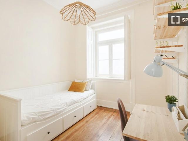 Quarto disponível para alugar em apartamento compartilhado com 6 quartos em Lisboa