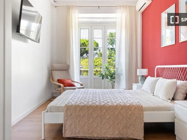 Quarto em apartamento compartilhado com 11 quartos em Lisboa