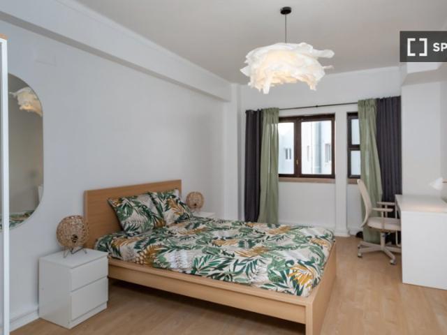 Quarto disponível para alugar em apartamento compartilhado com 10 quartos em Lisboa