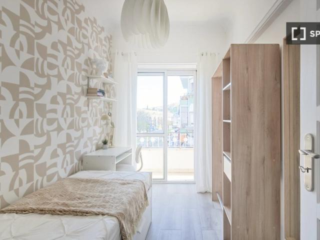 Quarto em apartamento compartilhado de 4 quartos em Amadora, Lisboa