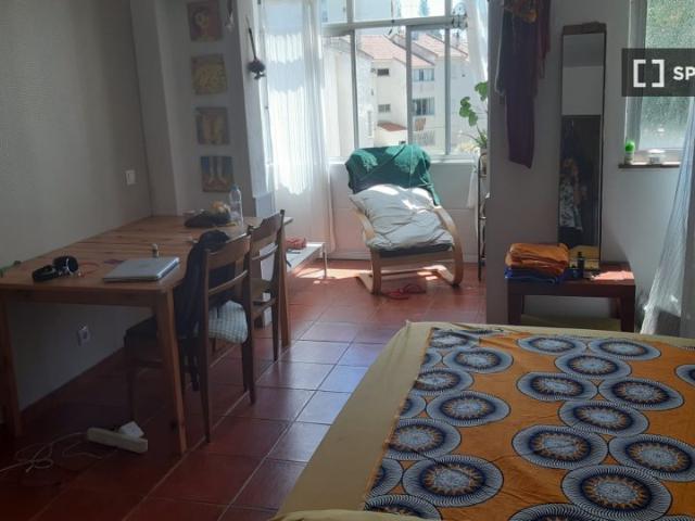 room_shared lisbon