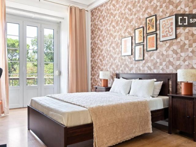 Quarto em apartamento compartilhado com 11 quartos em Lisboa