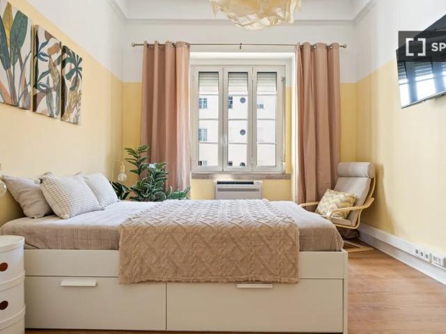 Quarto em apartamento compartilhado com 11 quartos em Lisboa