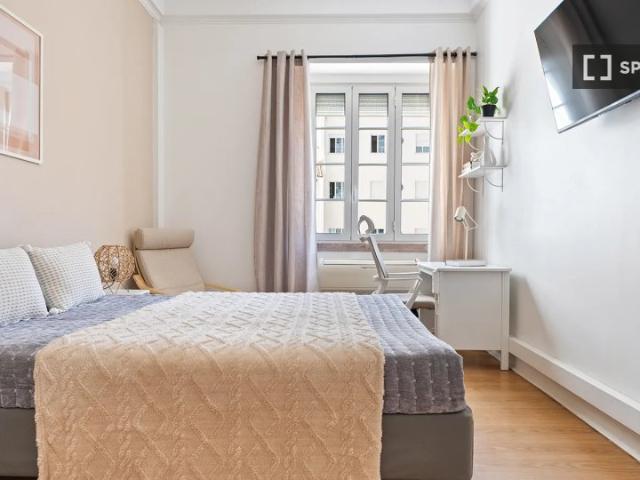 Quarto em apartamento compartilhado com 11 quartos em Lisboa