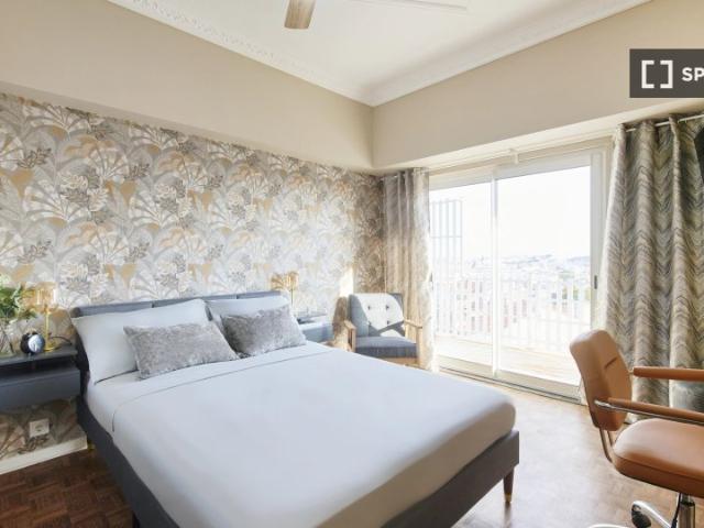 Quarto disponível para alugar em apartamento compartilhado com 9 quartos, Lisboa