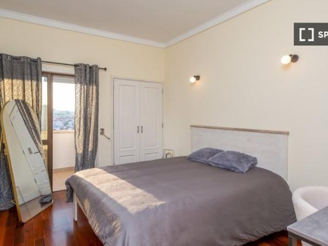 room_shared lisbon