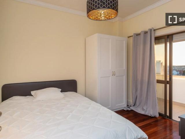 room_shared lisbon