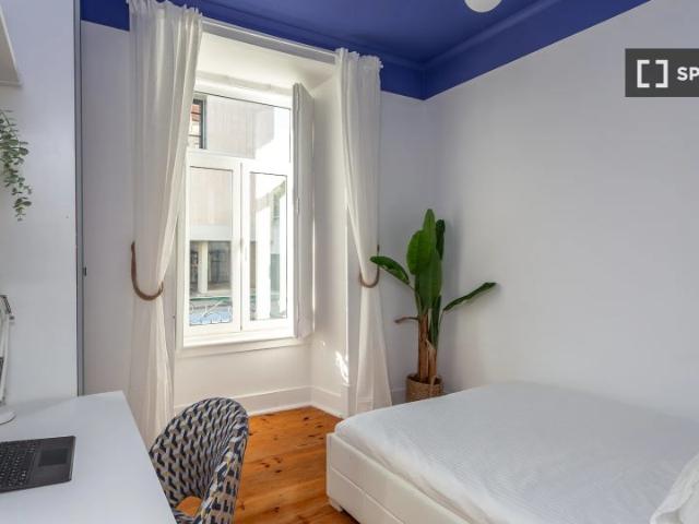 Quarto disponível para alugar em apartamento compartilhado com 6 quartos, Lisboa