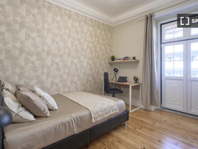 Quarto disponível para alugar em apartamento compartilhado com 10 quartos, Lisboa