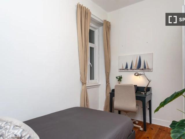 Quarto disponível para alugar em apartamento compartilhado com 6 quartos, Lisboa