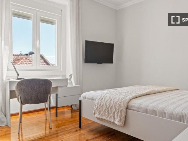 Quarto em apartamento de 8 quartos, Lisboa