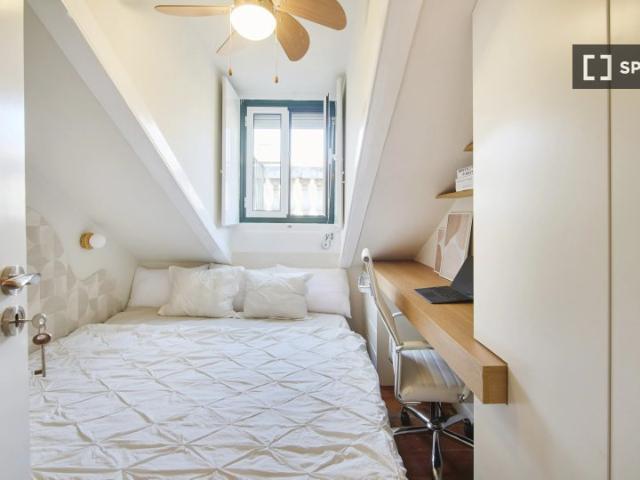 Quarto disponível para alugar em apartamento compartilhado com 7 quartos em Lisboa
