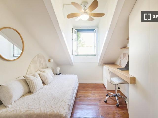 Quarto disponível para alugar em apartamento compartilhado com 7 quartos em Lisboa