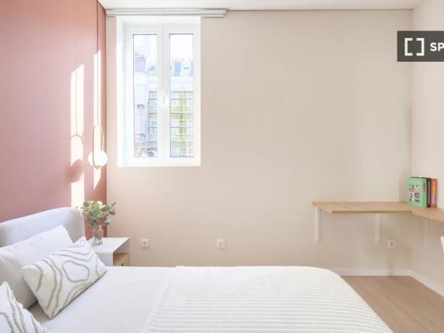 Quarto compartilhado em apartamento de 10 quartos para alugar em Lisboa
