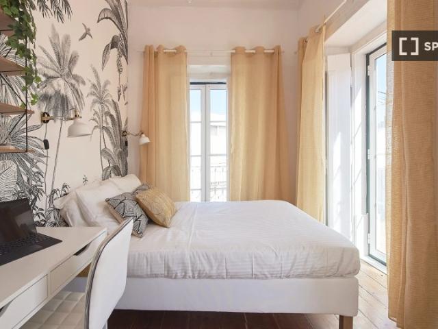Quarto disponível para alugar em apartamento de 13 quartos em Lisboa