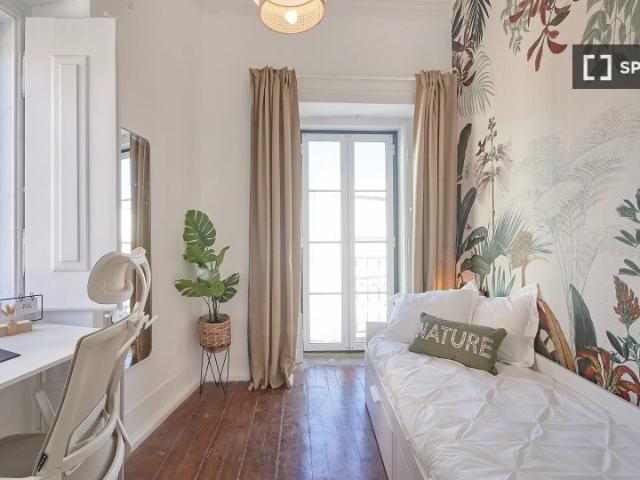 Quarto disponível para alugar em apartamento de 13 quartos em Lisboa