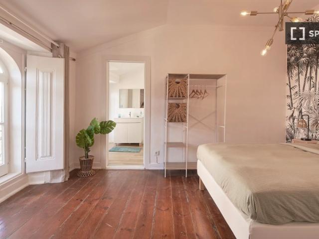 Quarto disponível para alugar em apartamento de 13 quartos em Lisboa