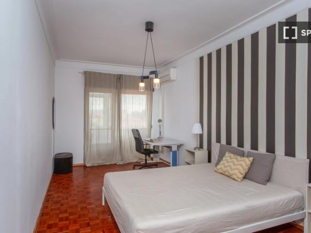 Quarto em apartamento partilhado para alugar em Lisboa