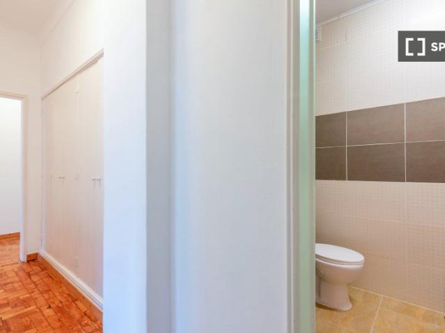 room_shared lisbon