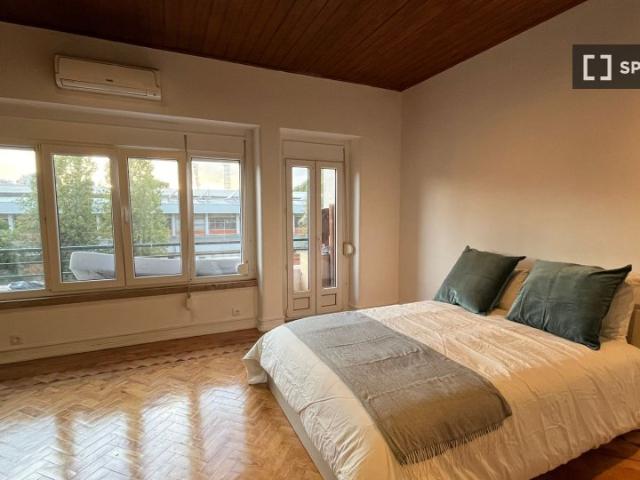 room_shared lisbon