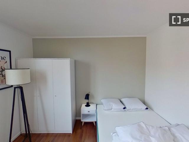 Chambre à louer dans un appartement de 12 chambres à Champs sur Marne