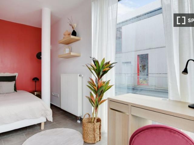 room_shared paris
