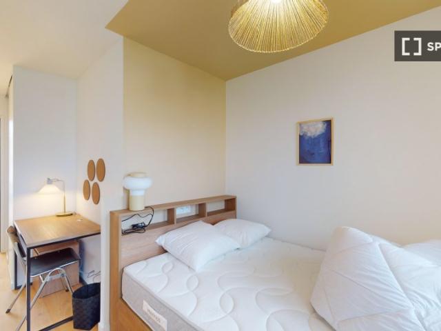 room_shared paris