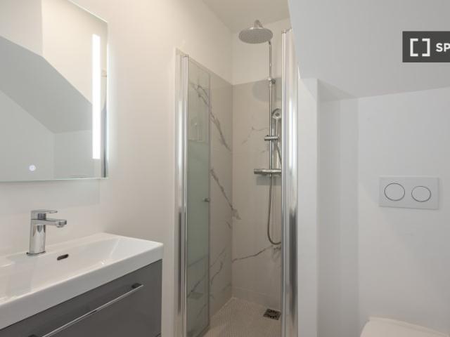 room_shared paris