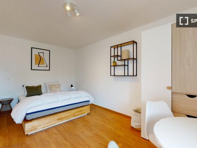 room_shared paris