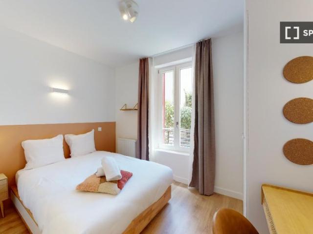 room_shared paris