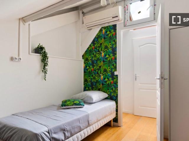 room_shared paris